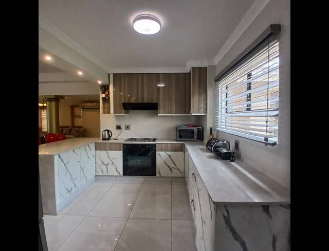 4 BEDROOM HOUSE FOR SALE IN YELLOWWOOD PARK